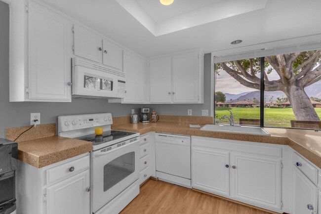 Building Photo - 17 Lugo Dr