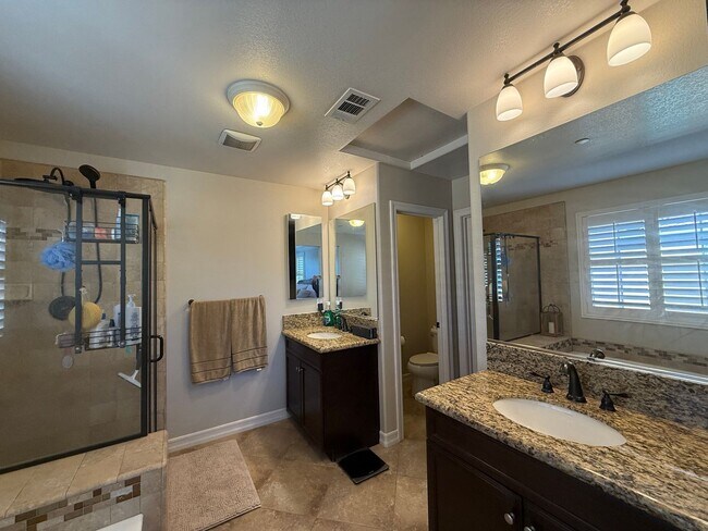 Building Photo - Tri-level 3-bedroom 3-bathroom townhouse located in Chula Vista, CA