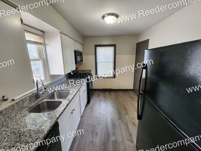 Building Photo - Updated 2 bedroom 1 bathroom house