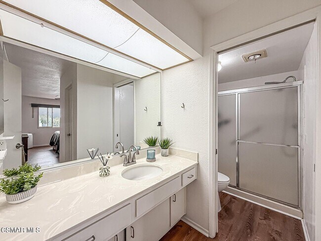 Building Photo - 560 Chapala Dr