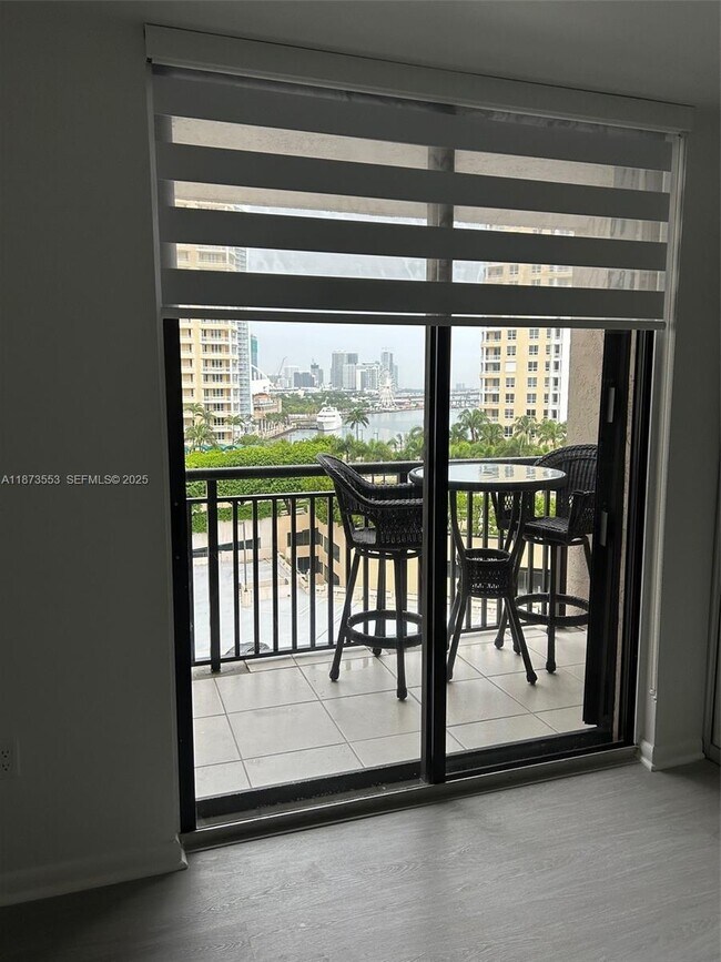 Building Photo - 540 Brickell Key Dr