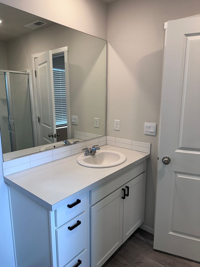 Building Photo - Charming 4 bdrm 2.5 ba in Vancouver, WA
