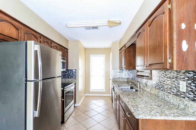 Building Photo - 3902 Clover Hill Dr