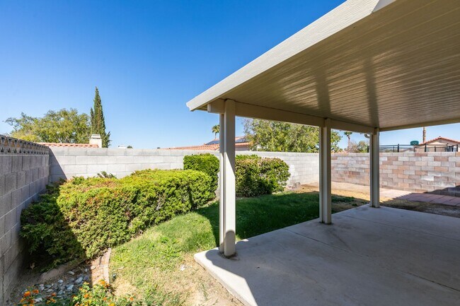 Building Photo - AVAILABLE 1/1/26- Beautiful 3-Bedroom, 2-Bathroom Home in Green Valley