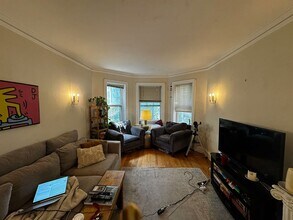 Building Photo - 3709 N Hoyne Ave