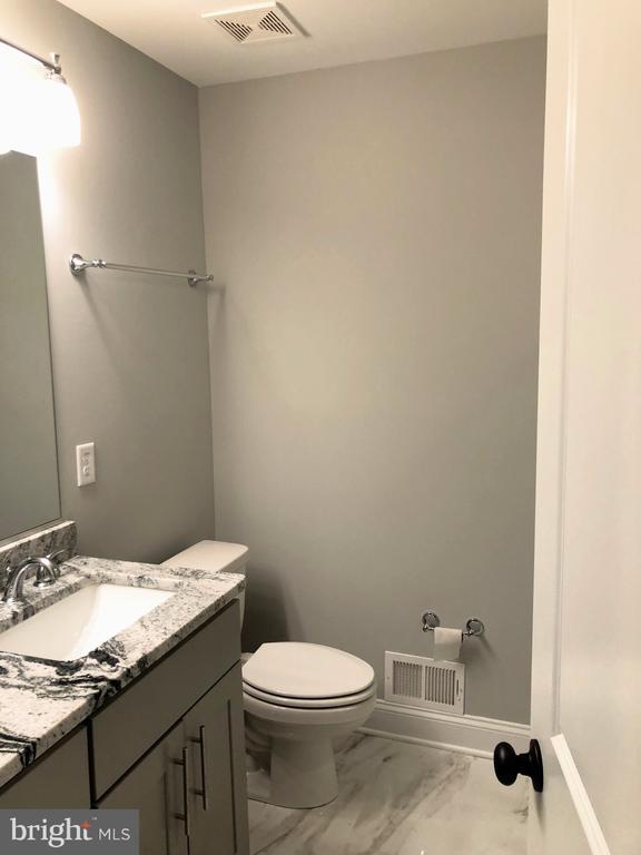 Building Photo - 632 S Decker Ave