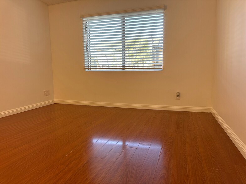 06 - Second Bedroom - 1831 Barry Ave