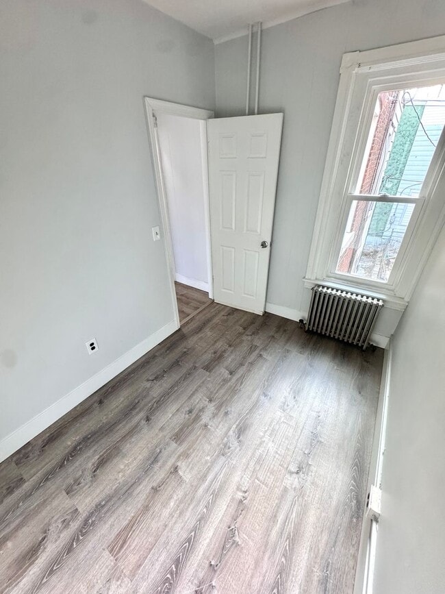 Building Photo - FIVE BEDROOM Home