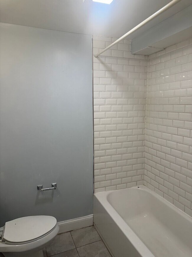 Building Photo - 2927 Edison Hwy