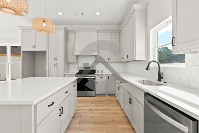 Building Photo - 10 Dragonfly Cv