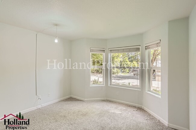 Building Photo - Beautiful End-Unit Townhome with 3 Bedrooms, 3 Full Baths & Private Outdoor Living