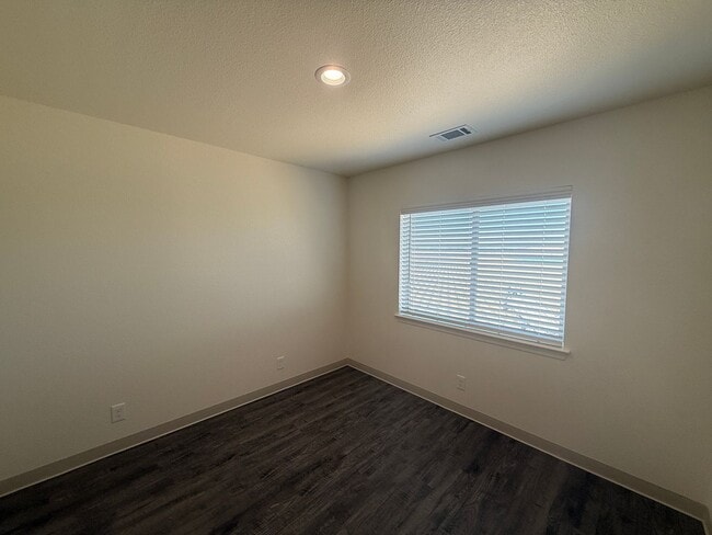 Building Photo - Free Month of Rent for Move in before Dec 1st - Brand New Upstairs 3 Bedroom Apartment with a View