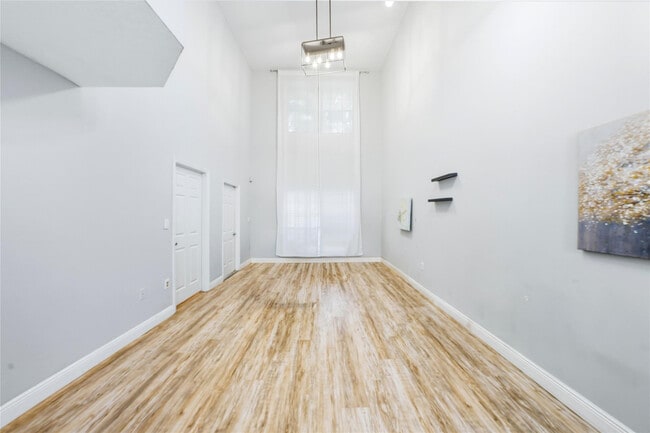 Building Photo - 214 City View Dr