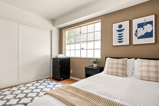 Building Photo - 10777 Ashton Ave