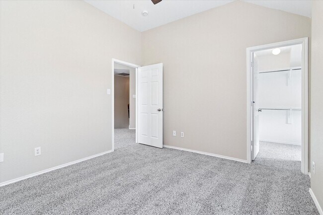 Building Photo - Spacious 3 Bedroom, 2 Bath on a Corner Lot