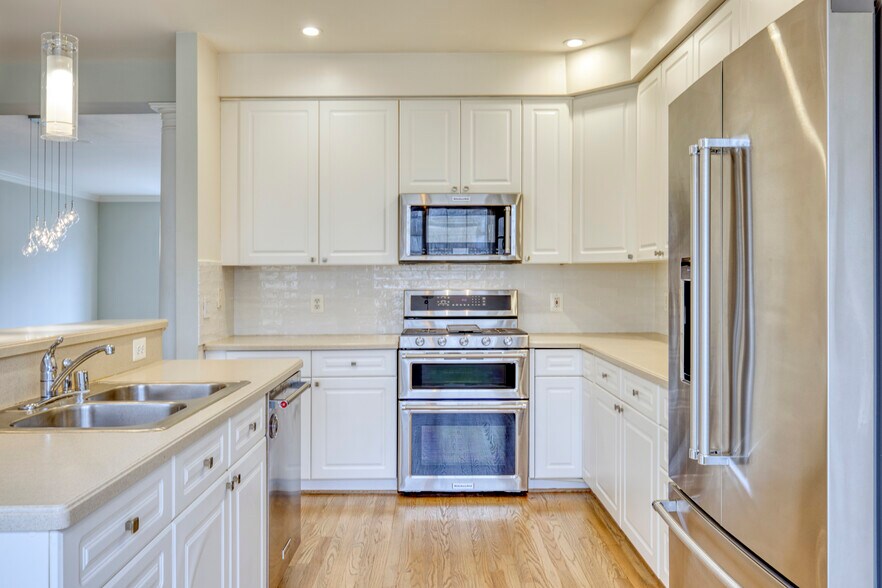 Building Photo - 5742 Governors Pond Cir