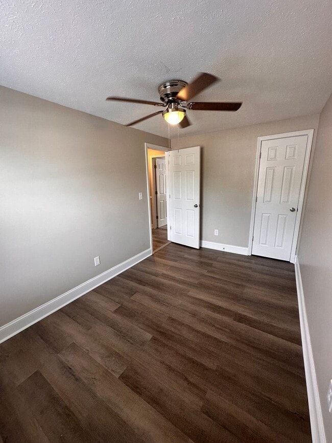 Building Photo - Renovated 5BR/2BA Bi-Level Home with Oversized 2 Car Garage For Rent!