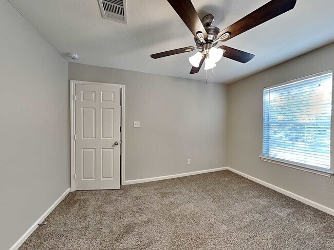 Building Photo - 4522 Lake Halbert Ln