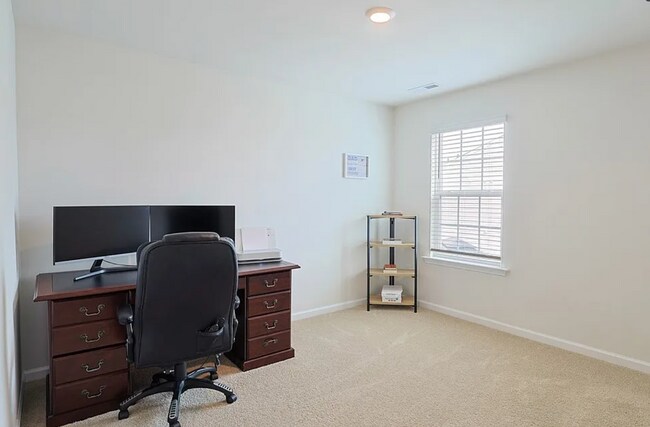 Building Photo - Beautiful 5 Bedroom, 3 Bath Home- New to Rental Market- Short Commute to Ft. Bragg
