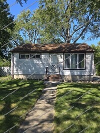 Building Photo - Two Bedroom Ranch