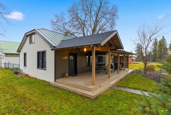 Building Photo - 809 3rd Ave W