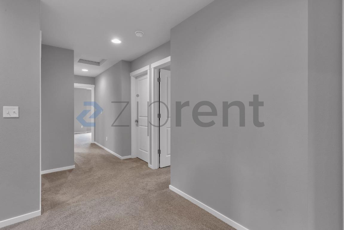 Building Photo - Unit