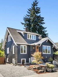 Building Photo - Stunningly Remodeled 1905 Beauty w/ AIR CO...