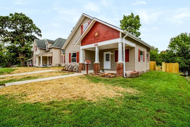 Building Photo - 123 E North St