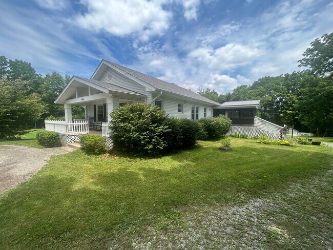 Building Photo - Charming 3-bedroom, 2.5-bathroom home loca...