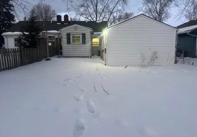 Building Photo - 1977 Princeton Rd