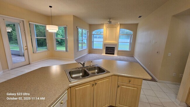 Building Photo - Spacious 4 Bedroom Home in Breakaway Trail...