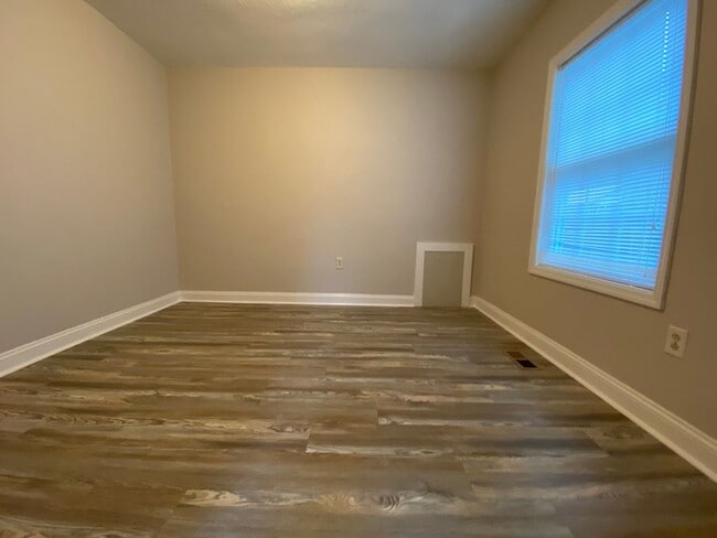 Building Photo - Charming 3 bedroom home in the heart of do...