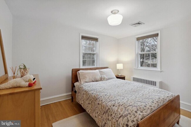 Building Photo - 1420 Lawndale Ave