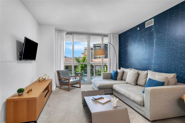Primary Photo - 2602 E Hallandale Beach Blvd