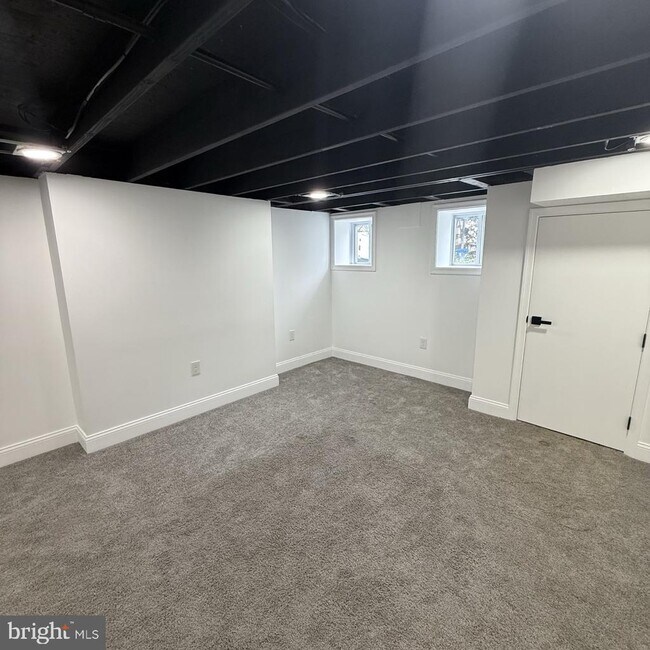 Building Photo - 1432 E Lanvale St