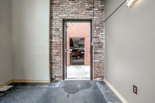 Building Photo - 200 Market St