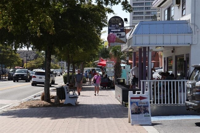 Building Photo - 8657 Palmer Park Cir