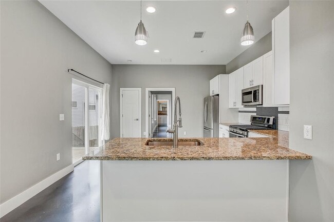 Building Photo - 5109 Lott Ave