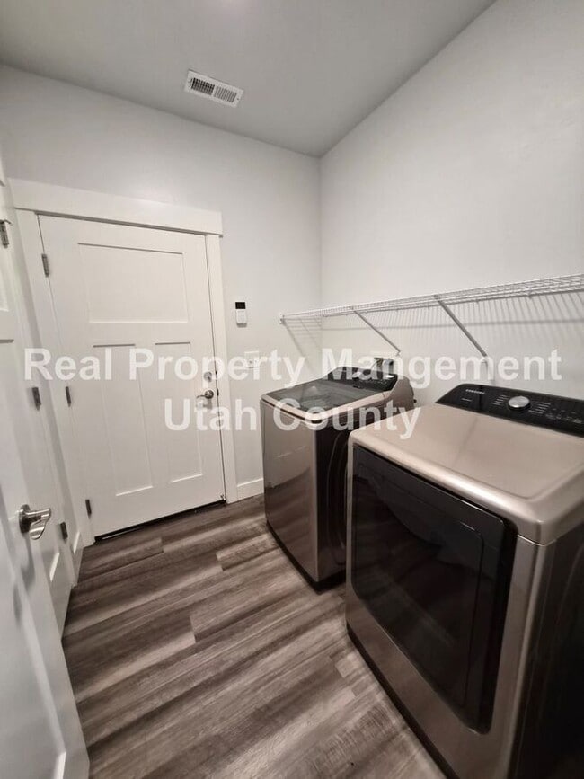 Building Photo - 3323 Hardman Way