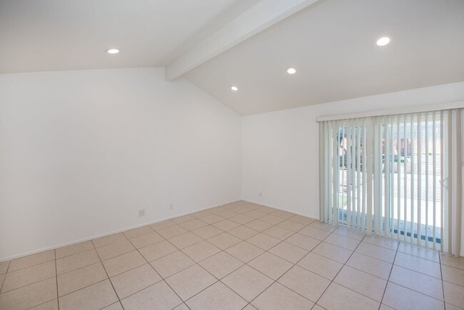 Building Photo - Spacious 4 Bedroom Home in Quiet Yorba Linda Neighborhood
