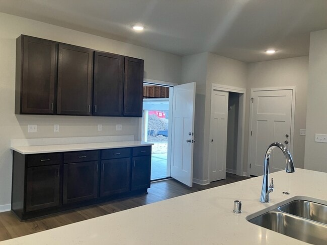 Building Photo - 9535 S Bergamont Dr