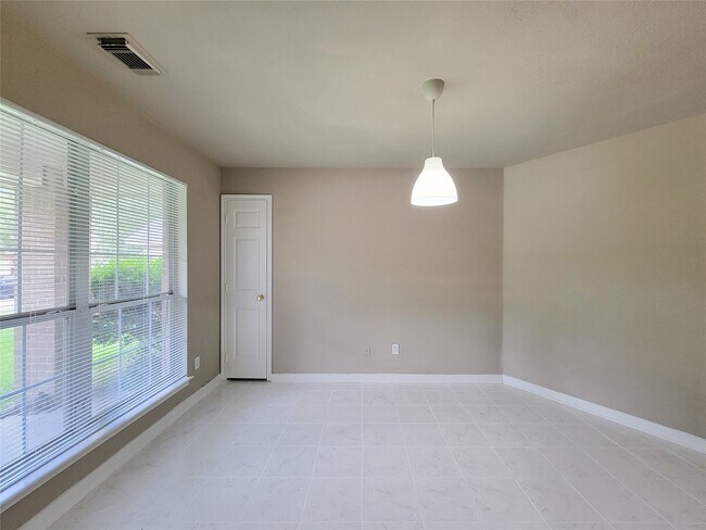 Building Photo - 5322 Rivergate Dr