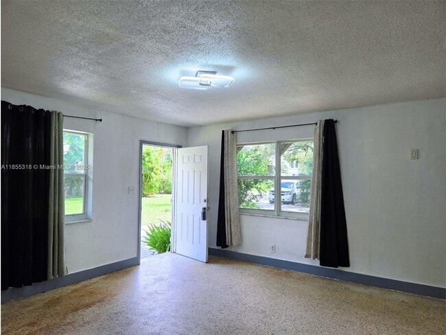 Building Photo - 4101 SW 54th Ct
