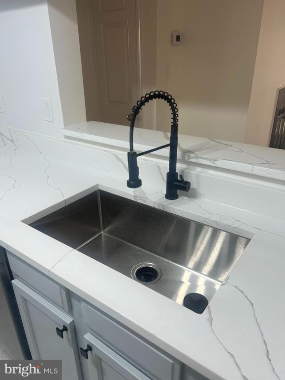 Building Photo - 5700 Shadwell Ct