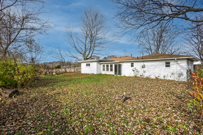 Building Photo - 8620 Milan-Oakville Rd