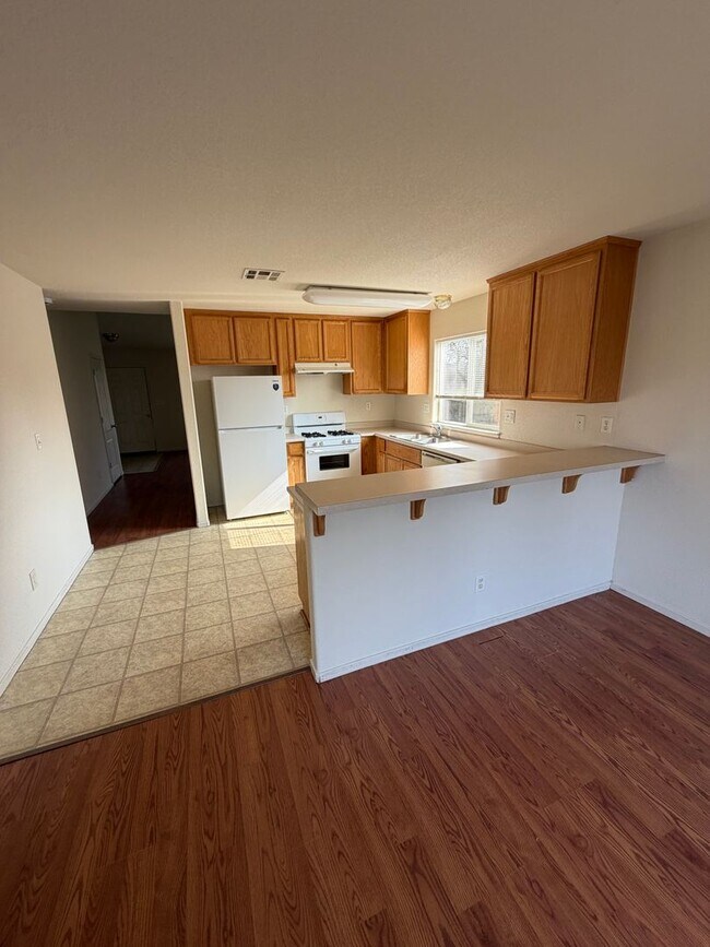 Building Photo - Three Bedroom Two Bathroom House for Rent