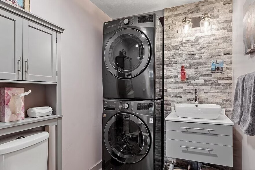 Building Photo - 68 E Bluff Rd