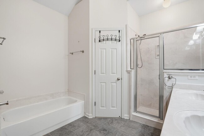 Building Photo - 1198 Island Pl E