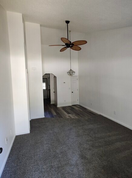 Building Photo - 569 Mary Lou Ave