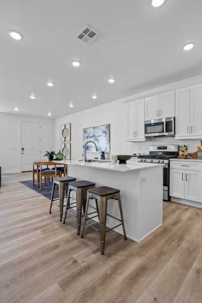 Building Photo - Lagoon Living! 3 Bedroom Townhome with Res...